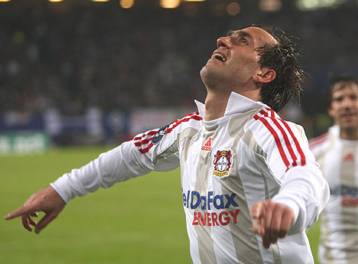 Διά… ποδός Γκέκα η Λεβερκούζεν στους «8», εισιτήριο στα πέναλτι για PSV, Φιορεντίνα