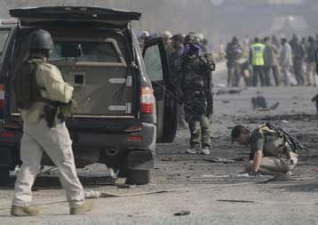 Έξι νεκροί σε επίθεση αυτοκτονίας κοντά στο διεθνές αεροδρόμιο της Καμπούλ