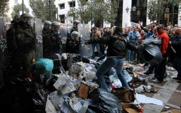 Μηνυτήρια αναφορά των αστυνομικών για τα επεισόδια με τους απεργούς των ΟΤΑ