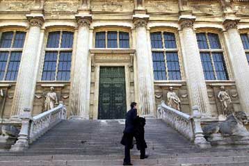 Το δικαίωμα στην ευθανασία έρχεται ξανά στο προσκήνιο στη Γαλλία