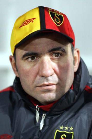 Φερνάντεζ και Χάτζι οι πρώτοι στην… παρέλαση ονομάτων για τον Ολυμπιακό