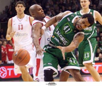 Ο Ολυμπιακός κρατάει στα χέρια του την τύχη του μετα το 61-52 επί της Ζαλγκίρις