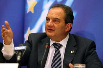 Τέλος στις παλινωδίες ζητά ο Κώστας Καραμανλής από τα Σκόπια