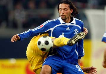 Νίκη της Σάλκε με 2-1 επί της Ντούισμπουργκ