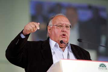 Η πολιτική συμμαχιών κυριάρχησε στις τοποθετήσεις στο συνέδριο του ΠΑΣΟΚ