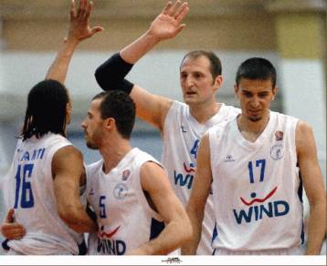 Ψυχραιμία «Ολυμπιονικών» και βήμα για την τετράδα με 76-74 επί του Πανιωνίου