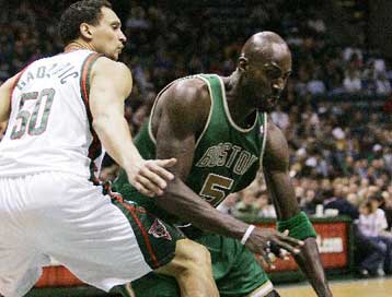 Εκτός έδρας νίκη για τους Σέλτικς κόντρα στους Μιλγουόκι Μπακς