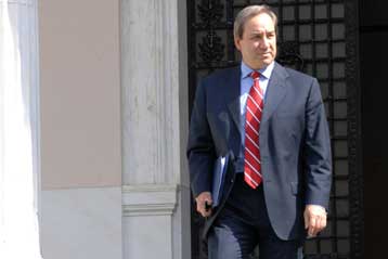 Λιτότητα και νέους φόρους φέρνουν τα μαύρα σύννεφα πάνω από την οικονομία