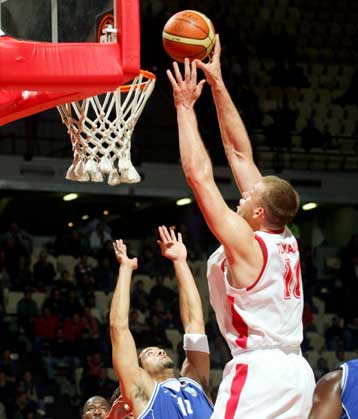 Έκανε το καθήκον του ο Ολυμπιακός, δύσκολη νίκη του ΠΑΟΚ, σκόνταψε ο Αρης στη Λάρισα