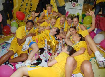 Για τρίτη σερί χρονιά κατέκτησαν το τρόπαιο οι Εσπερίδες, 67-53 την Πτολεμαΐδα