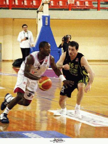 Παρά τη… μοναξιά της η ΑΕΛ νίκησε τον Αρη στην παράταση και ελπίζει για οκτάδα