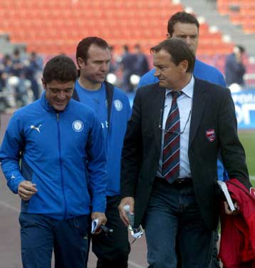 Πήραμε κουράγιο, τονίζει ο Πεντράθα-Παράπονα Λίνεν για σκληρό παιχνίδι και… βουτιές