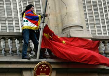 Φόβους ανάφλεξης προκαλεί το κινεζικό τελεσίγραφο στους διαδηλωτές στο Θιβέτ