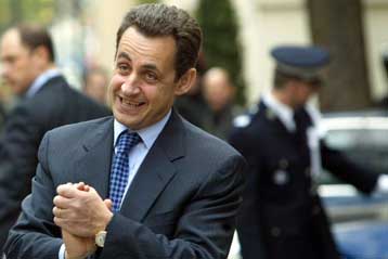 Οξειά κριτική του γαλλικού τύπου στον Σαρκοζί μετά τη νίκη της Κεντροαριστεράς