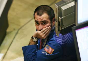 Ελεύθερη πτώση στα ευρωπαϊκά χρηματιστήρια, «διασώθηκε» η Γουόλ Στριτ