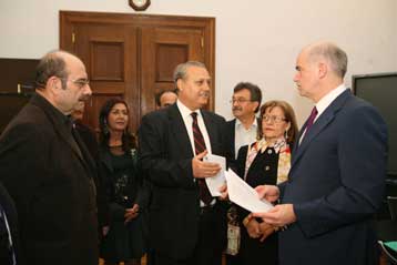 Προβληματίζει το ΠΑΣΟΚ η απόφαση Παπανδρέου για τη σύνθεση του Πολιτικού Συμβουλίου