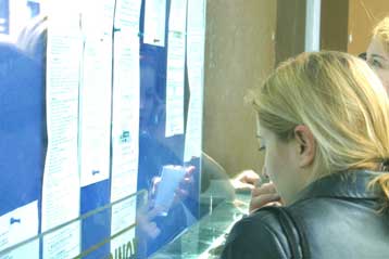 Στρατιά «γαλάζιων» συμβασιούχων δημιούργησε η ΝΔ, καταγγέλλει το ΠΑΣΟΚ