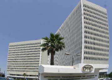 Στο μάνατζμεντ του ΟΤΕ στοχεύει η Deutsche Telekom