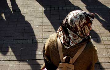 Δικαστήριο της Γερμανίας απαγορεύει σε καθηγήτρια να φοράει την ισλαμική μαντήλα