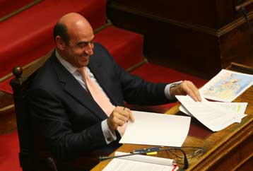 Ψηφίστηκε το επίμαχο άρθρο για τις συμβάσεις παραχώρησης των ΟΛΠ-ΟΛΘ