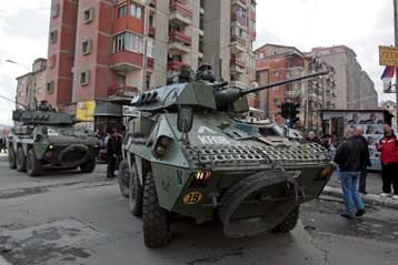 Υπό τον έλεγχο της KFOR η Μιτροβίτσα μετά τα αιματηρά επεισόδια