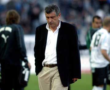 Προβληματισμένος ο Σάντος για την ενδεκάδα της συνέχειας