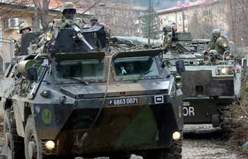 «Πράσινο φως» από τον Μπους στην αποστολή αμερικανικών όπλων στην Πρίστινα