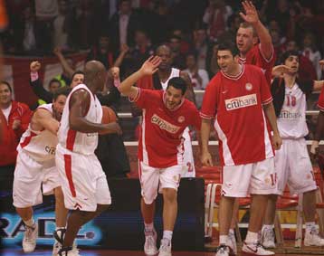 Μόνο ο Ολυμπιακός στους «8» της Ευρωλίγκα, εκτός διοργάνωσης Παναθηναϊκός και Αρης