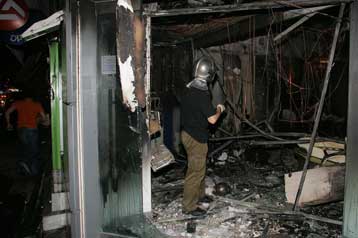 Μπαράζ εμπρησμών στο Λεκανοπέδιο με στόχο τράπεζες και οχήματα εταιρειών