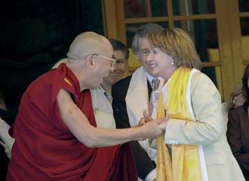 Να καταγγείλει την Κίνα ζητά από τη διεθνή κοινότητα η Νάνσι Πελόσι