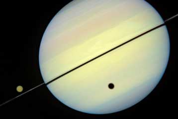 Ένας υπόγειος ωκεανός ίσως κρύβεται στον Τιτάνα, δορυφόρο του Κρόνου