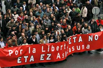 Έκρηξη παγιδευμένου οχήματος στην Ισπανία μετά από προειδοποίηση της ΕΤΑ