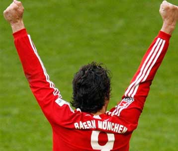 «Κόλλησε» το Αμβούργο και του ξέφυγε η Μπάγερν με επτά βαθμούς