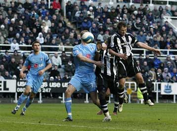 Αλμα παραμονής για τη Νιούκαστλ, βαθιές ανάσες για Ρέντινγκ και Σάντερλαντ