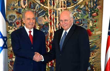 Η ειρήνη θα χρειαστεί «επώδυνες παραχωρήσεις» λέει ο Τσένι από τη Ραμάλα