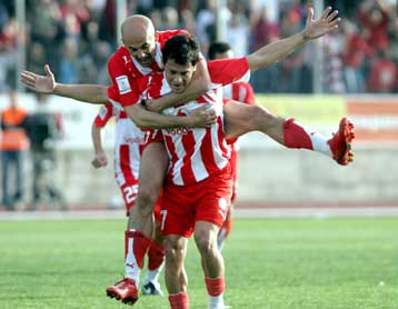 Αλώβητοι Ολυμπιακός και ΑΕΚ πριν το ντέρμπι, νίκη παραμονής του ΟΦΗ