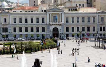 Έντονη κινητικότητα στον τραπεζικό κλάδο υπό το βάρος της διεθνούς κρίσης