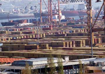 Μηνυτήρια αναφορά του Πανελλήνιου Σύνδεσμου Εξαγωγέων για τις απεργίες στα λιμάνια