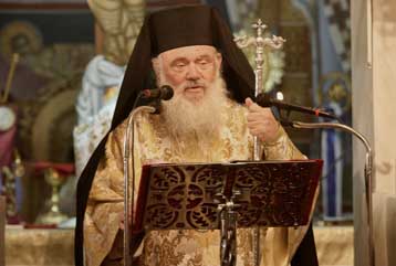 Κάταγμα στο δεξί πόδι υπέστη ο Αρχιεπίσκοπος