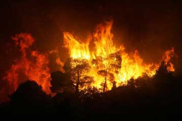 Σε κατάσταση έκτακτης ανάγκης η Σκόπελος λόγω μεγάλης πυρκαγιάς