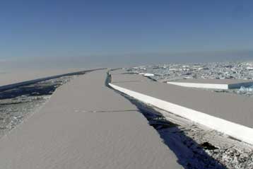 Μεγάλο κομμάτι πάγου κατέρρευσε στην Ανταρκτική