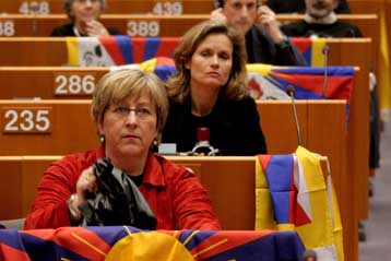 Το Ευρωκοινοβούλιο καλεί τον Δαλάι Λάμα να μιλήσει για το Θιβέτ