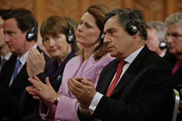 Για νέα «εγκάρδια συνενόηση» ανάμεσα στις δύο χώρες μιλούν Μπράουν και Σαρκοζί