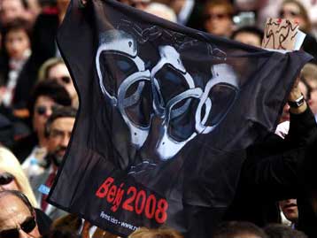 Συμπαράσταση από δημοσιογράφους και Συνασπισμό στους διαδηλωτές για το Θιβέτ