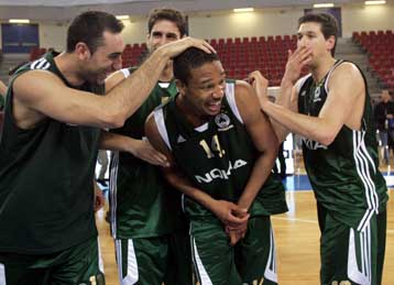 Η σημασία του τροπαίου με αντίπαλο τον Ολυμπιακό σύμφωνα με τους «πράσινους»