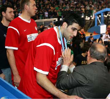 Κάτι πρέπει να αλλάξει, υποστηρίζει ο Μπουρούσης σχετικά με τη διαιτησία