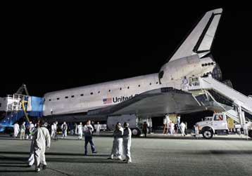 Επιστροφή στη Γη για το Endeavour μετά από 16 μέρες στο Διάστημα