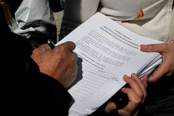 Τις 200 χιλιάδες έφτασαν οι υπογραφές για δημοψήφισμα στο Ασφαλιστικό