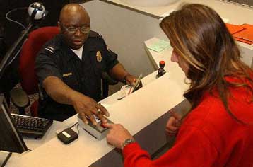 Δακτυλικά αποτυπώματα από παιδιά έξι ετών θα λαμβάνουν και οι ελληνικές αρχές