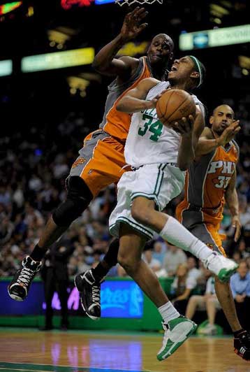 Οι Χόρνετς της λήξης, οι Σέλτικς της επίδειξης και οι Λέικερς το «θύμα»